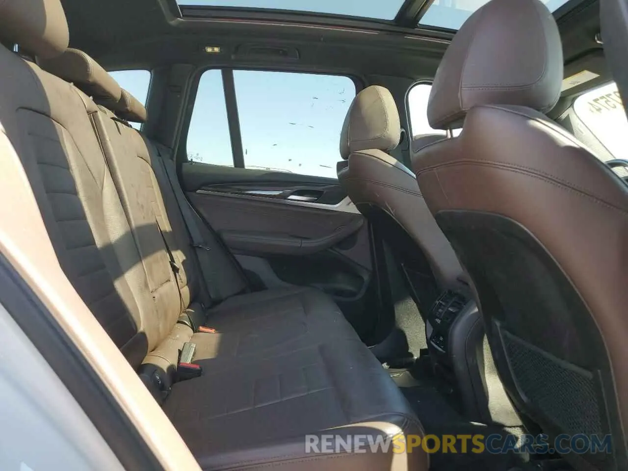 11 Photograph of a damaged car 5UXTR9C52KLP92876 BMW X3 2019