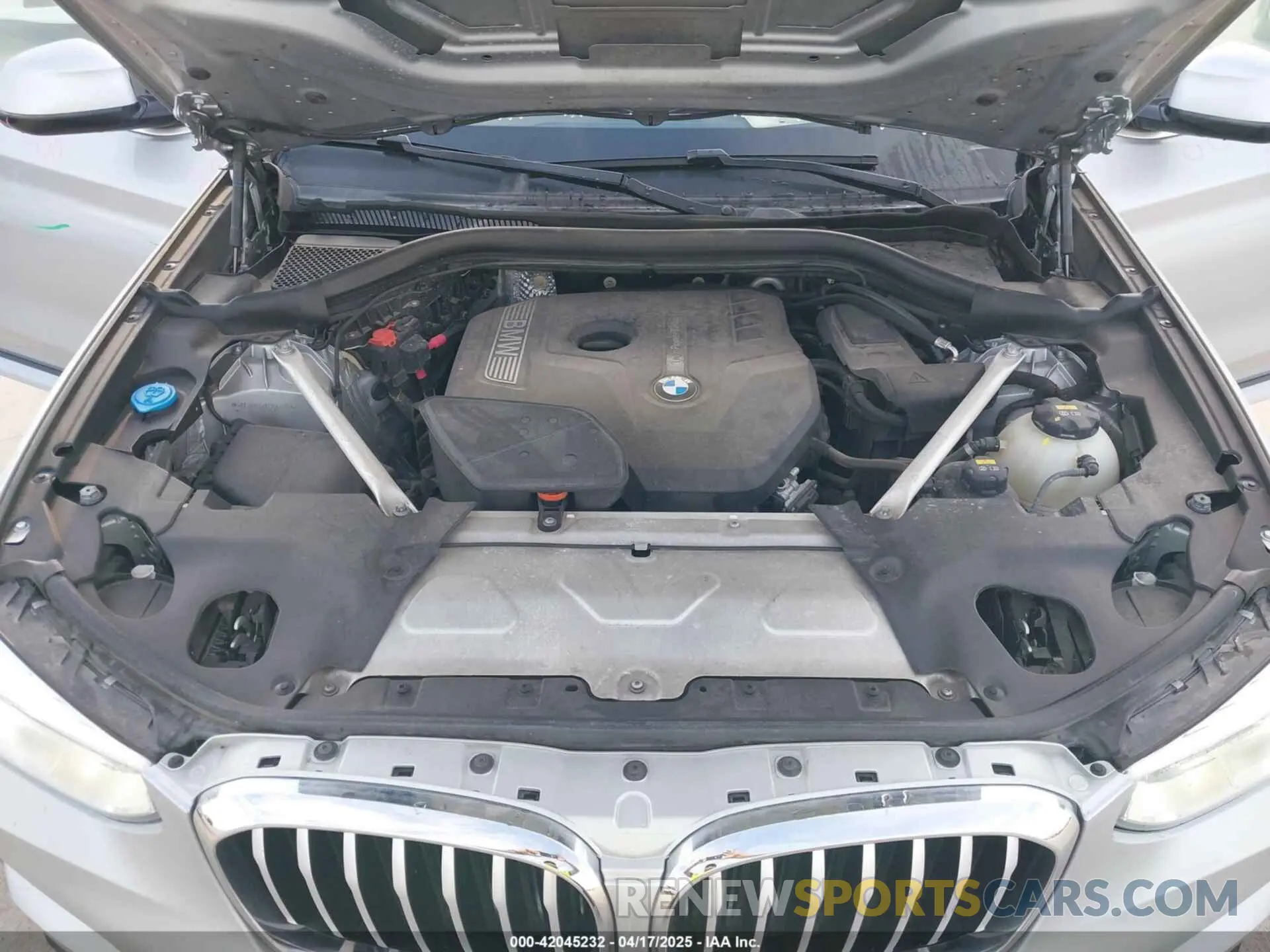 10 Photograph of a damaged car 5UXTR9C52KLP95275 BMW X3 2019