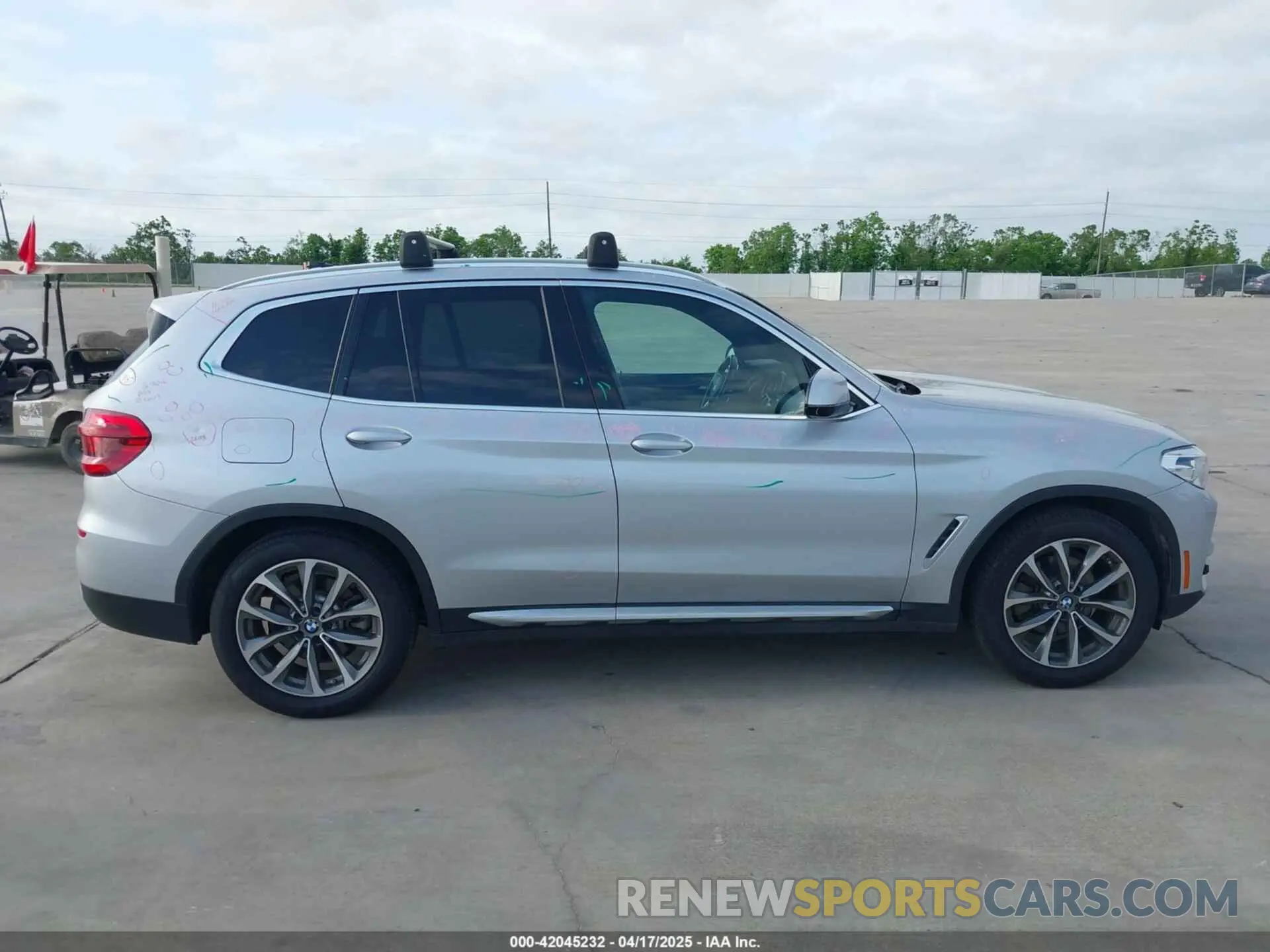 13 Photograph of a damaged car 5UXTR9C52KLP95275 BMW X3 2019