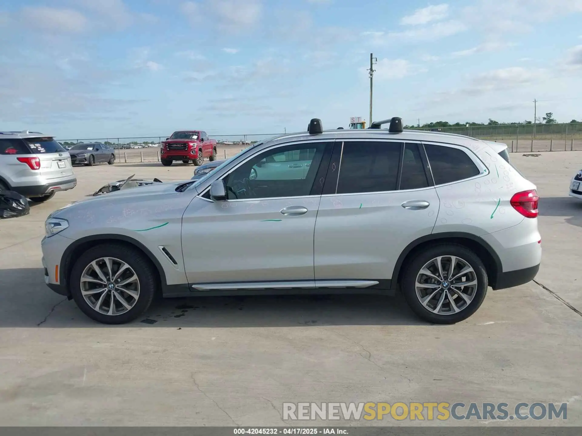 14 Photograph of a damaged car 5UXTR9C52KLP95275 BMW X3 2019