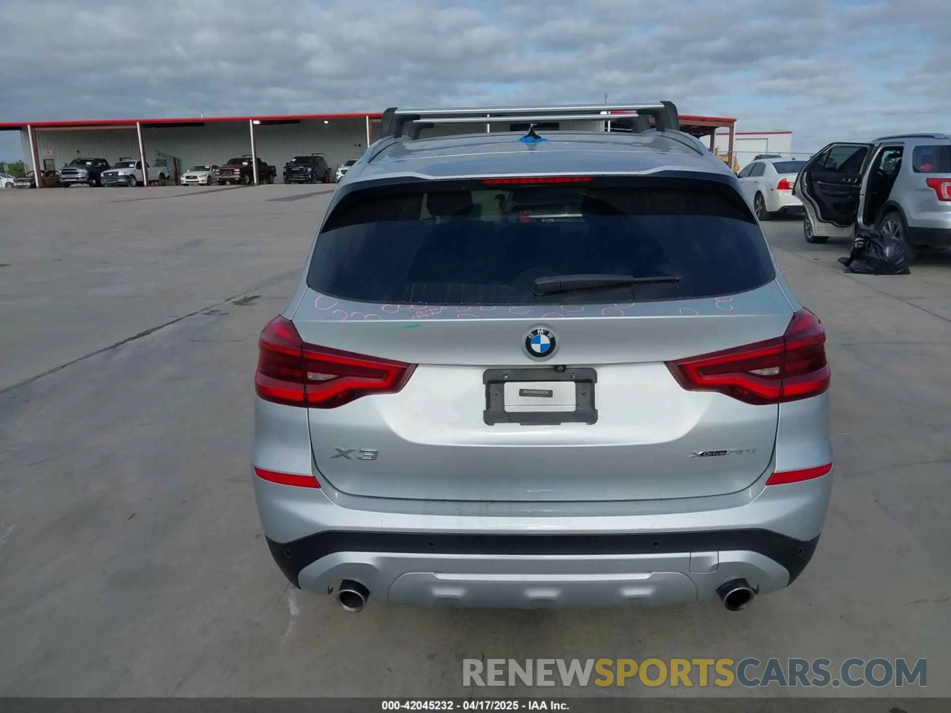 16 Photograph of a damaged car 5UXTR9C52KLP95275 BMW X3 2019