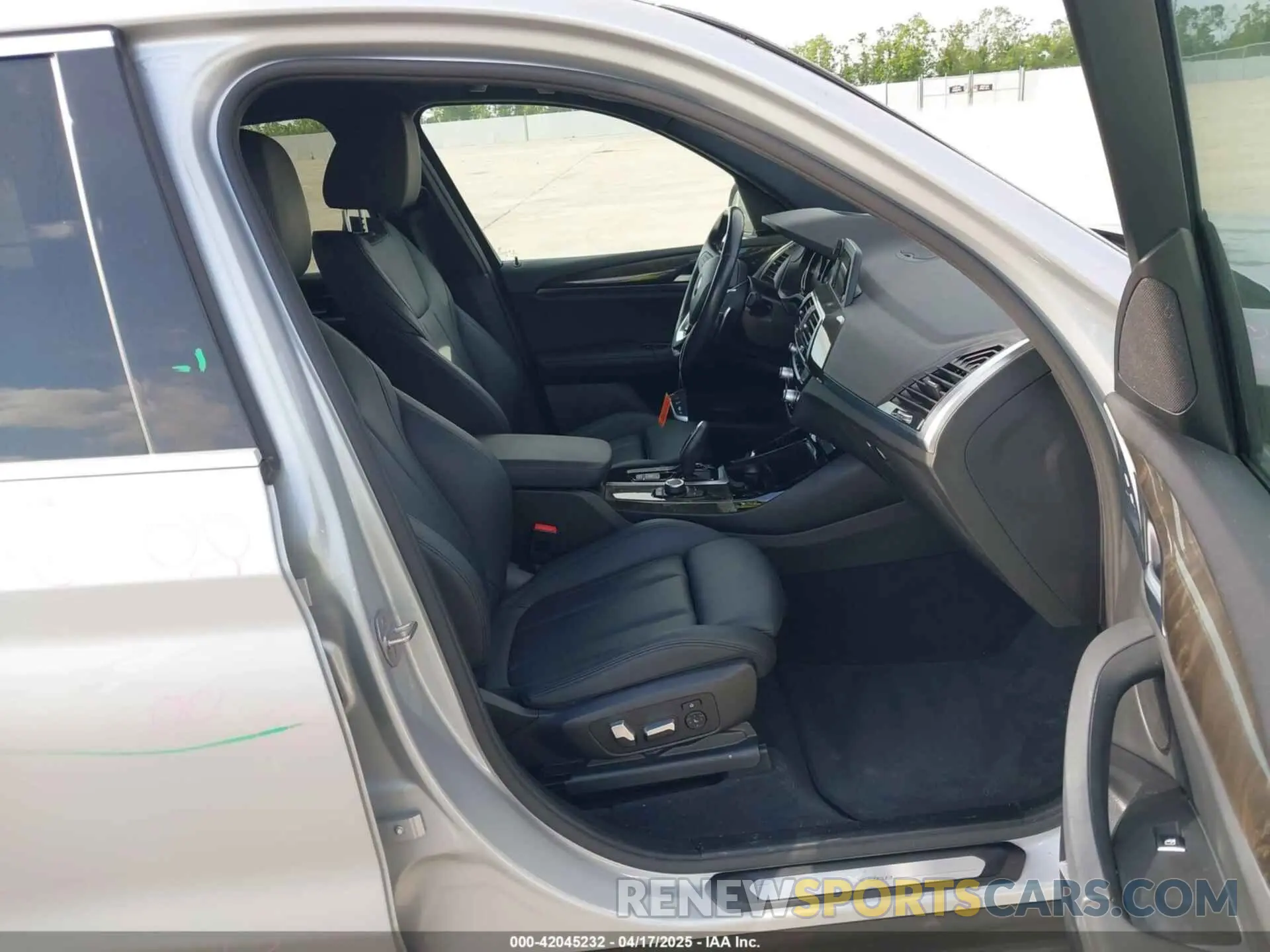 5 Photograph of a damaged car 5UXTR9C52KLP95275 BMW X3 2019