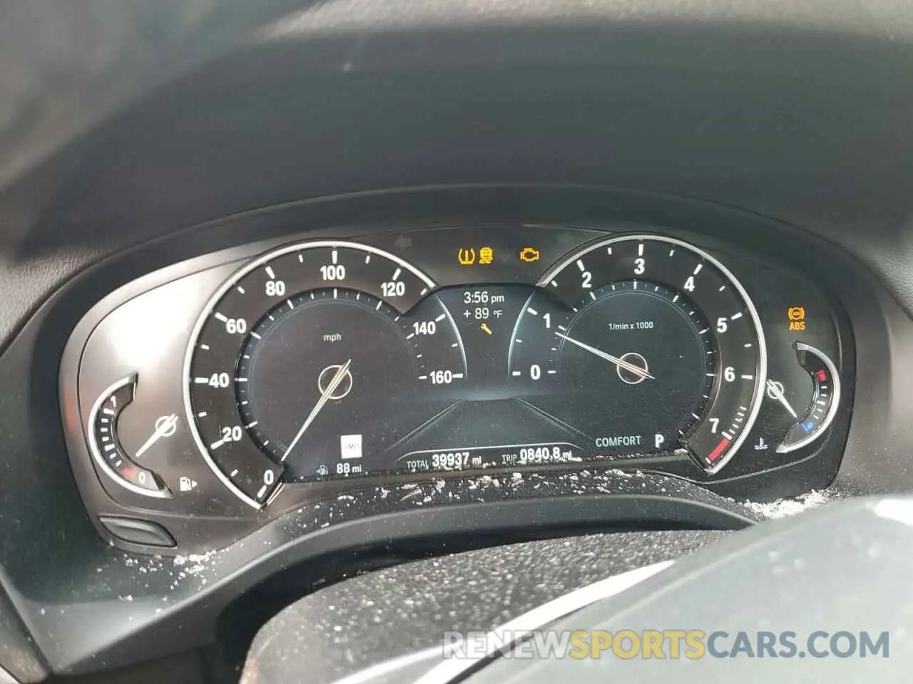 9 Photograph of a damaged car 5UXTR9C52KLP95681 BMW X3 2019