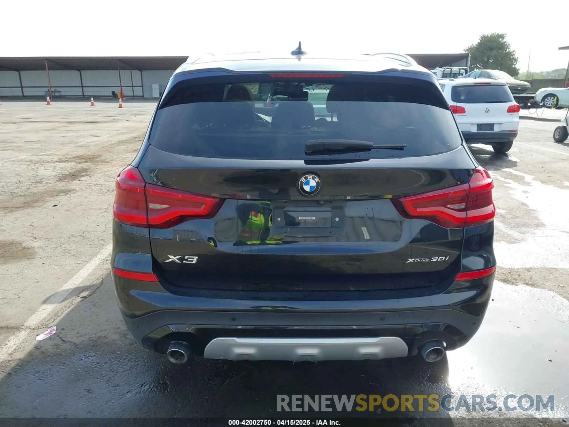 16 Photograph of a damaged car 5UXTR9C52KLR11316 BMW X3 2019