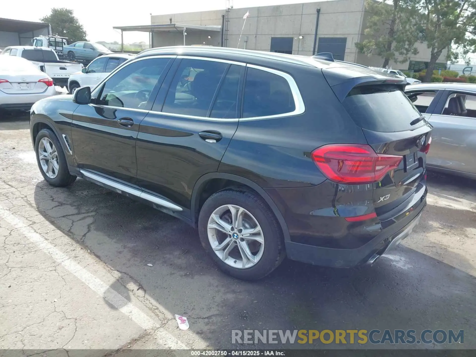 3 Photograph of a damaged car 5UXTR9C52KLR11316 BMW X3 2019
