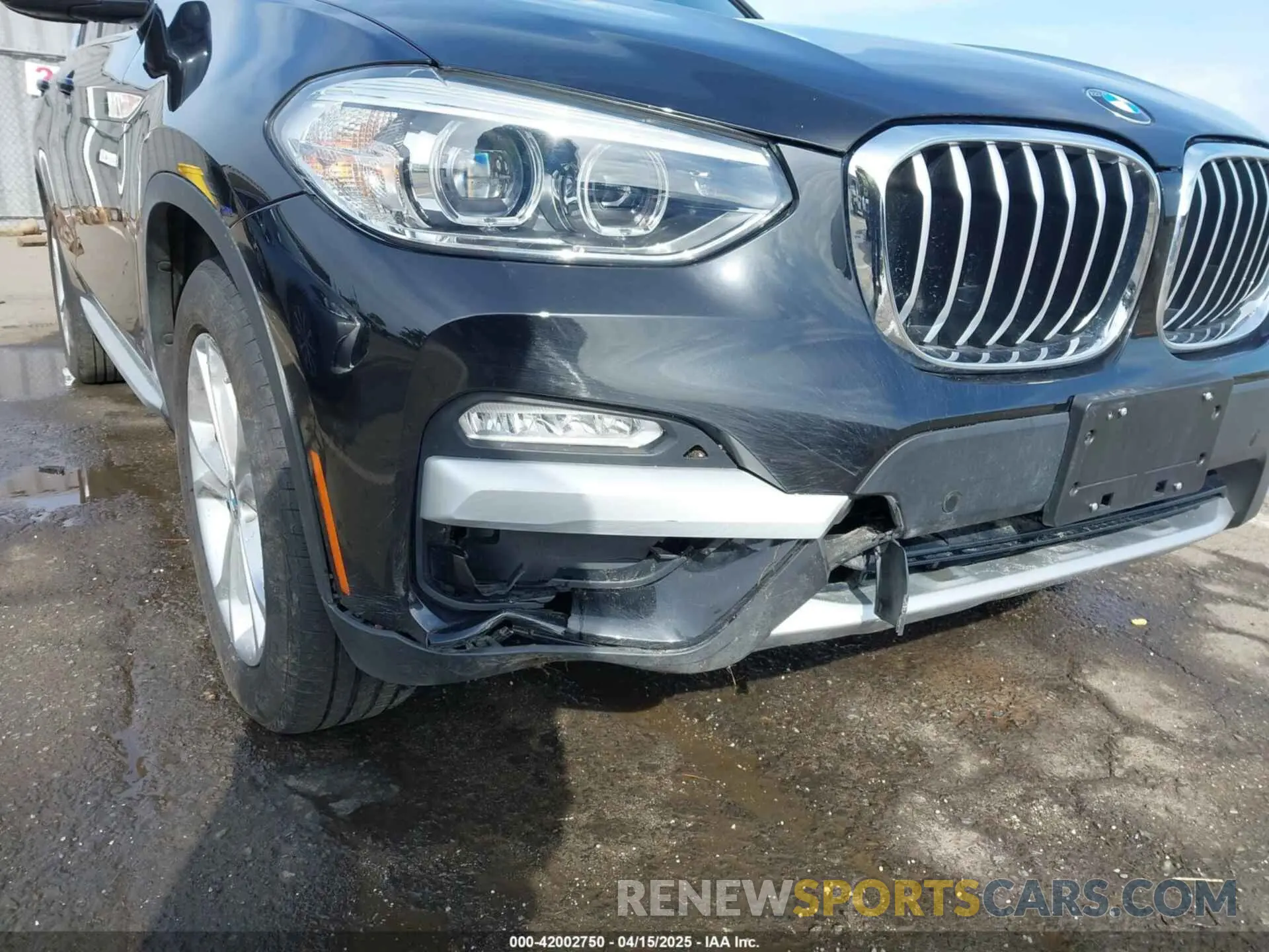 6 Photograph of a damaged car 5UXTR9C52KLR11316 BMW X3 2019