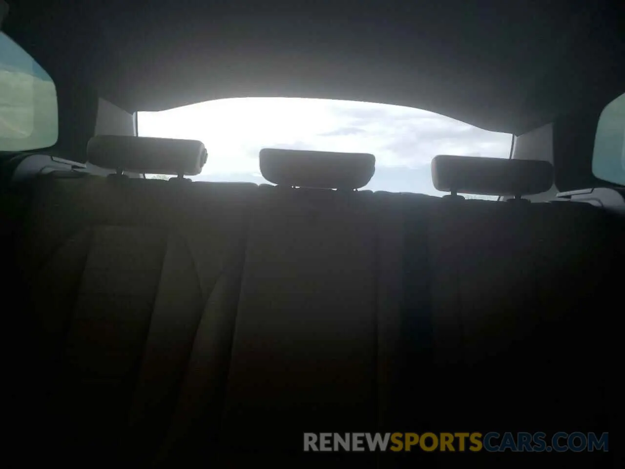 10 Photograph of a damaged car 5UXTR9C53KLD93820 BMW X3 2019