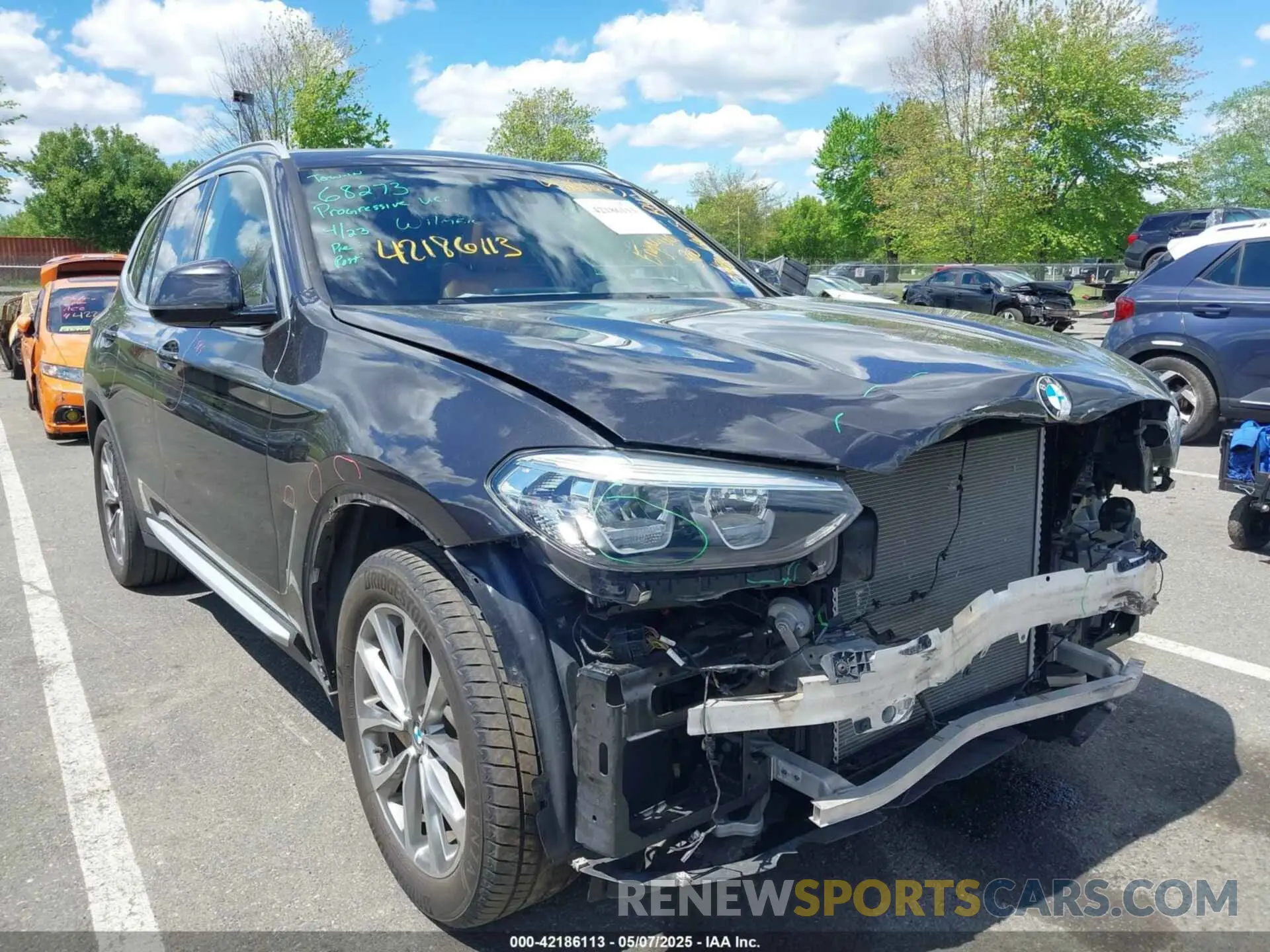 17 Photograph of a damaged car 5UXTR9C53KLP81692 BMW X3 2019