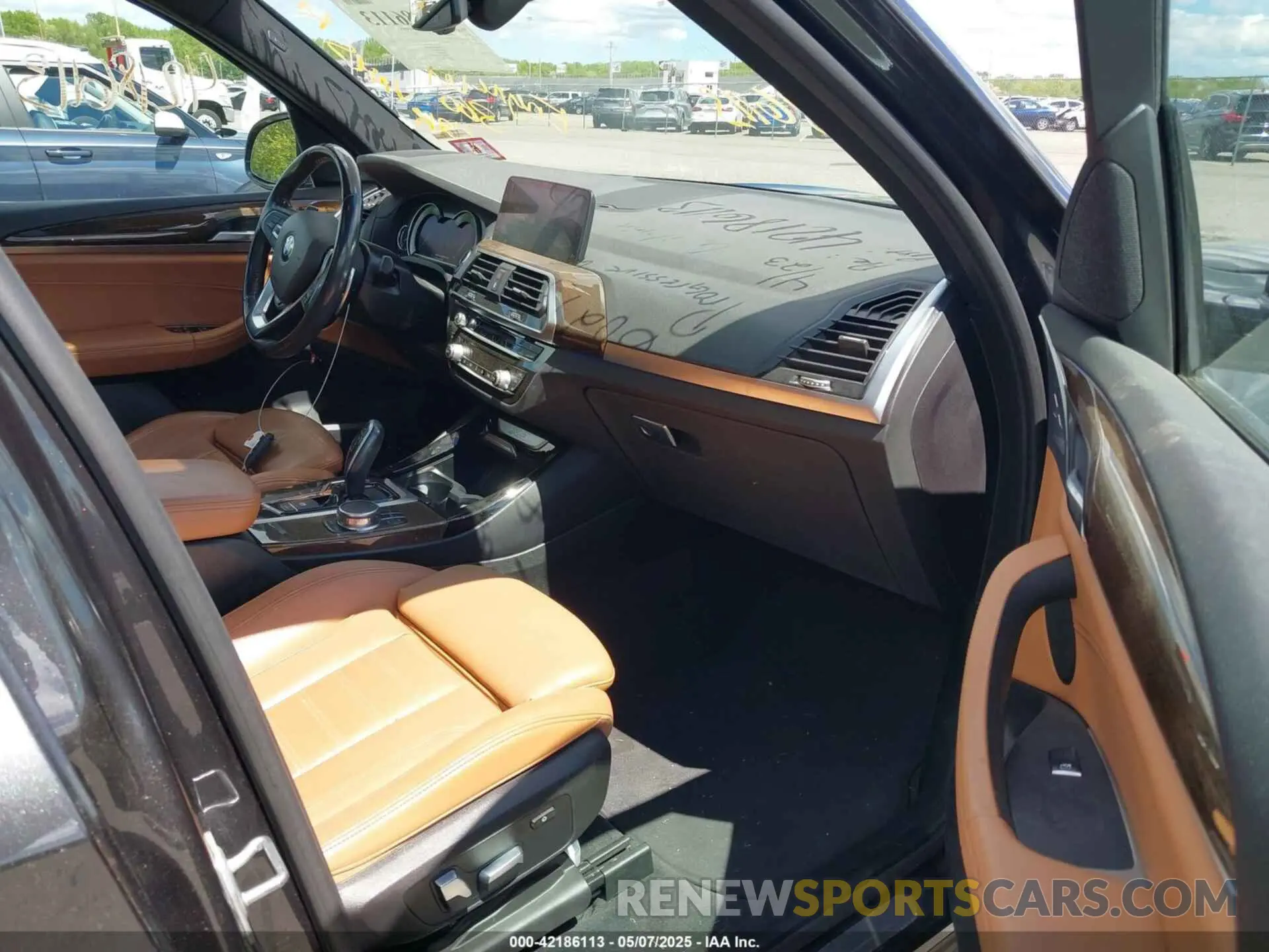 5 Photograph of a damaged car 5UXTR9C53KLP81692 BMW X3 2019