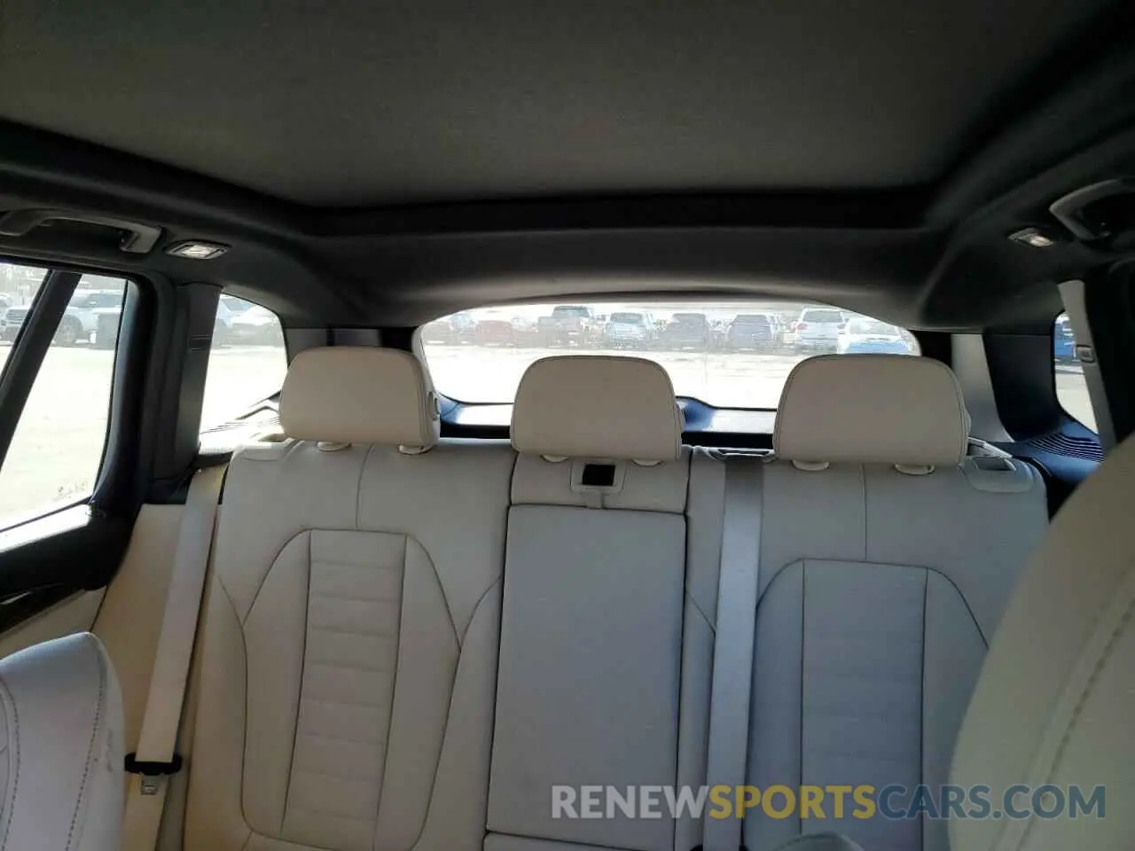 10 Photograph of a damaged car 5UXTR9C53KLP82843 BMW X3 2019