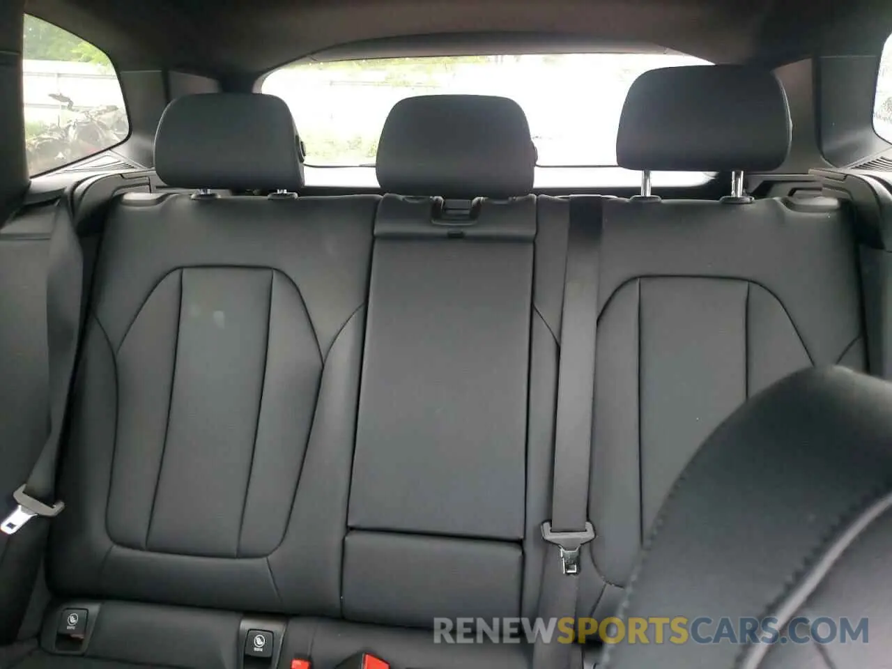 10 Photograph of a damaged car 5UXTR9C54KLD92224 BMW X3 2019
