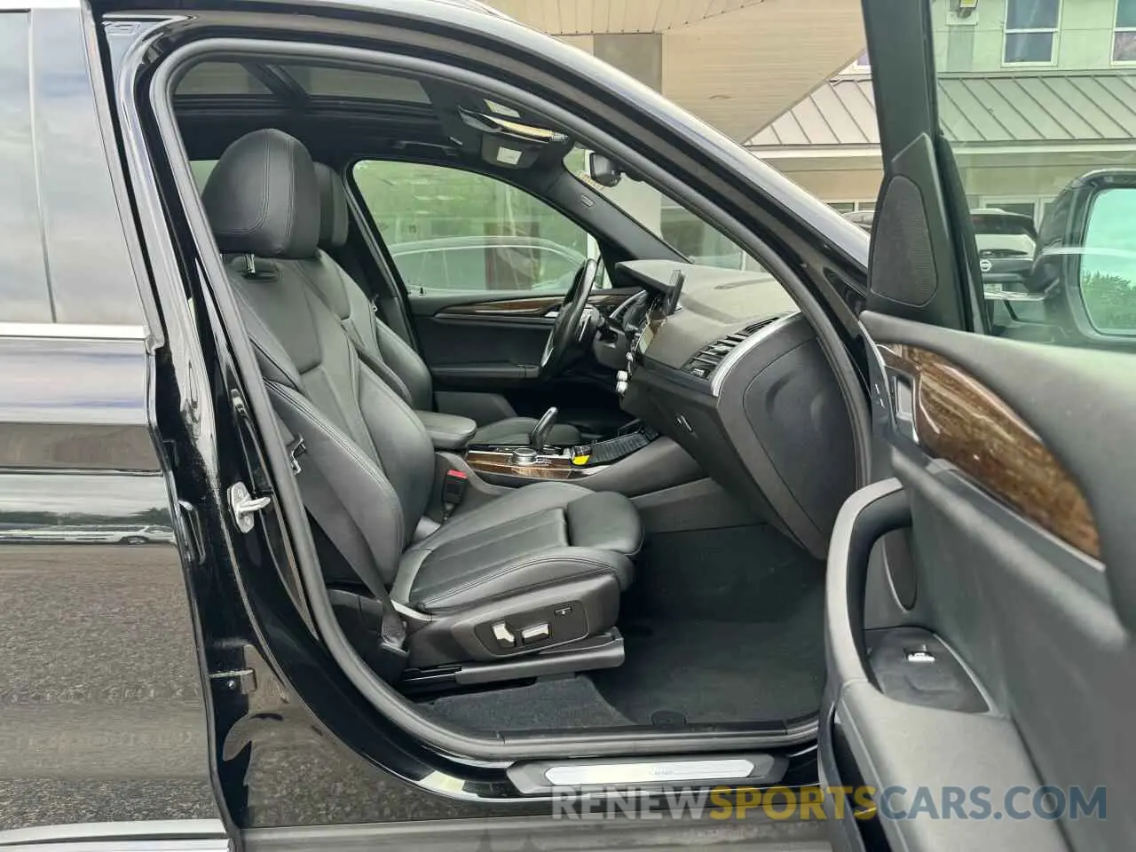 5 Photograph of a damaged car 5UXTR9C54KLE18434 BMW X3 2019