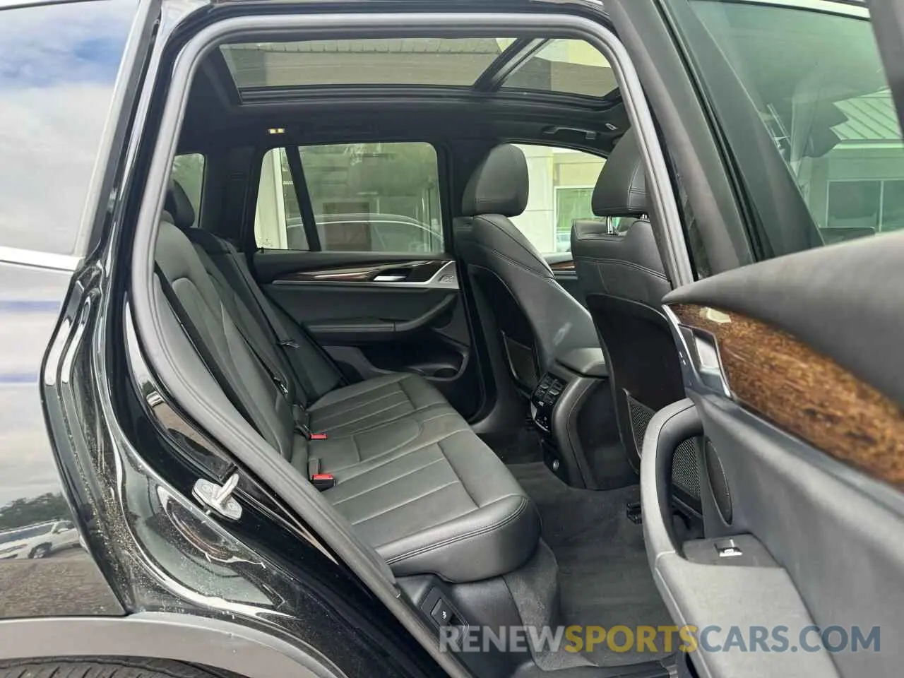 6 Photograph of a damaged car 5UXTR9C54KLE18434 BMW X3 2019