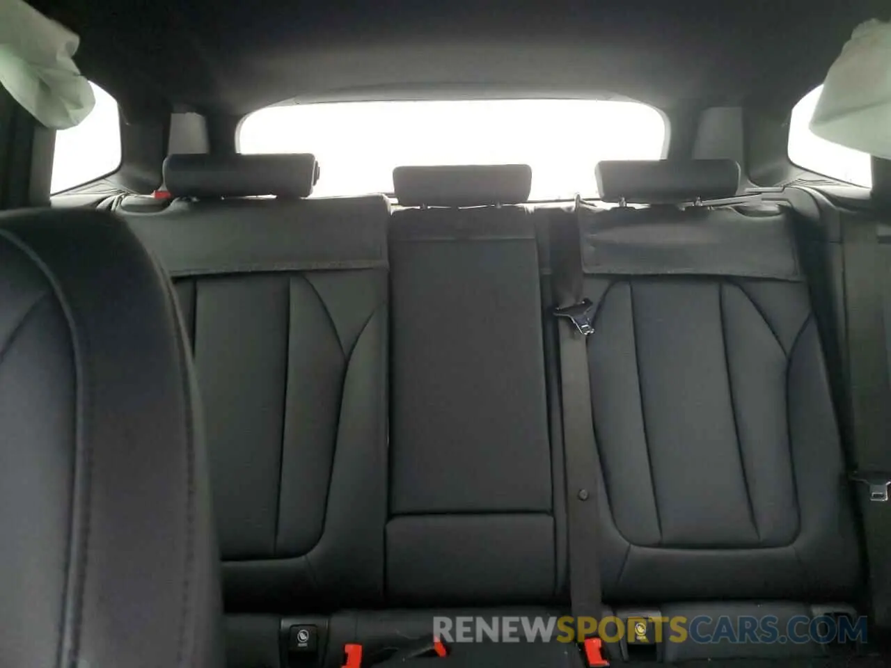 10 Photograph of a damaged car 5UXTR9C54KLP77408 BMW X3 2019