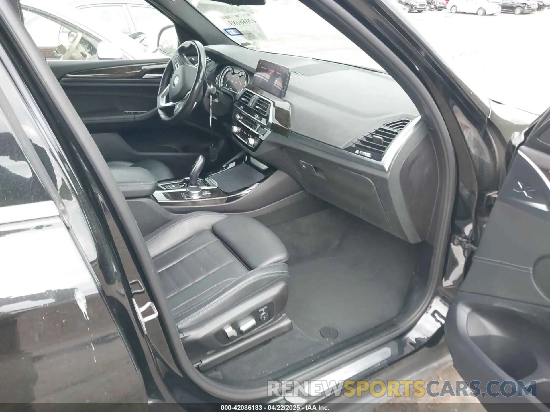 5 Photograph of a damaged car 5UXTR9C54KLP80891 BMW X3 2019