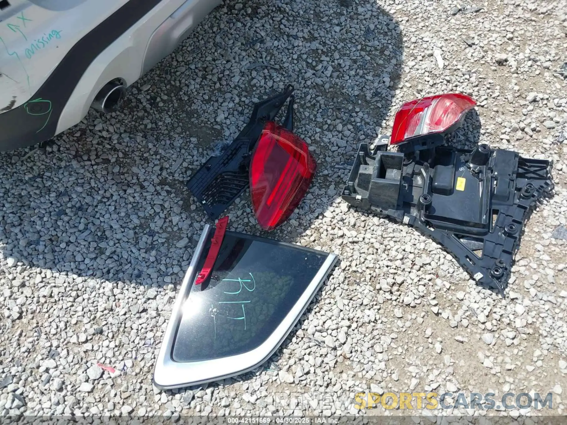 12 Photograph of a damaged car 5UXTR9C54KLP92216 BMW X3 2019