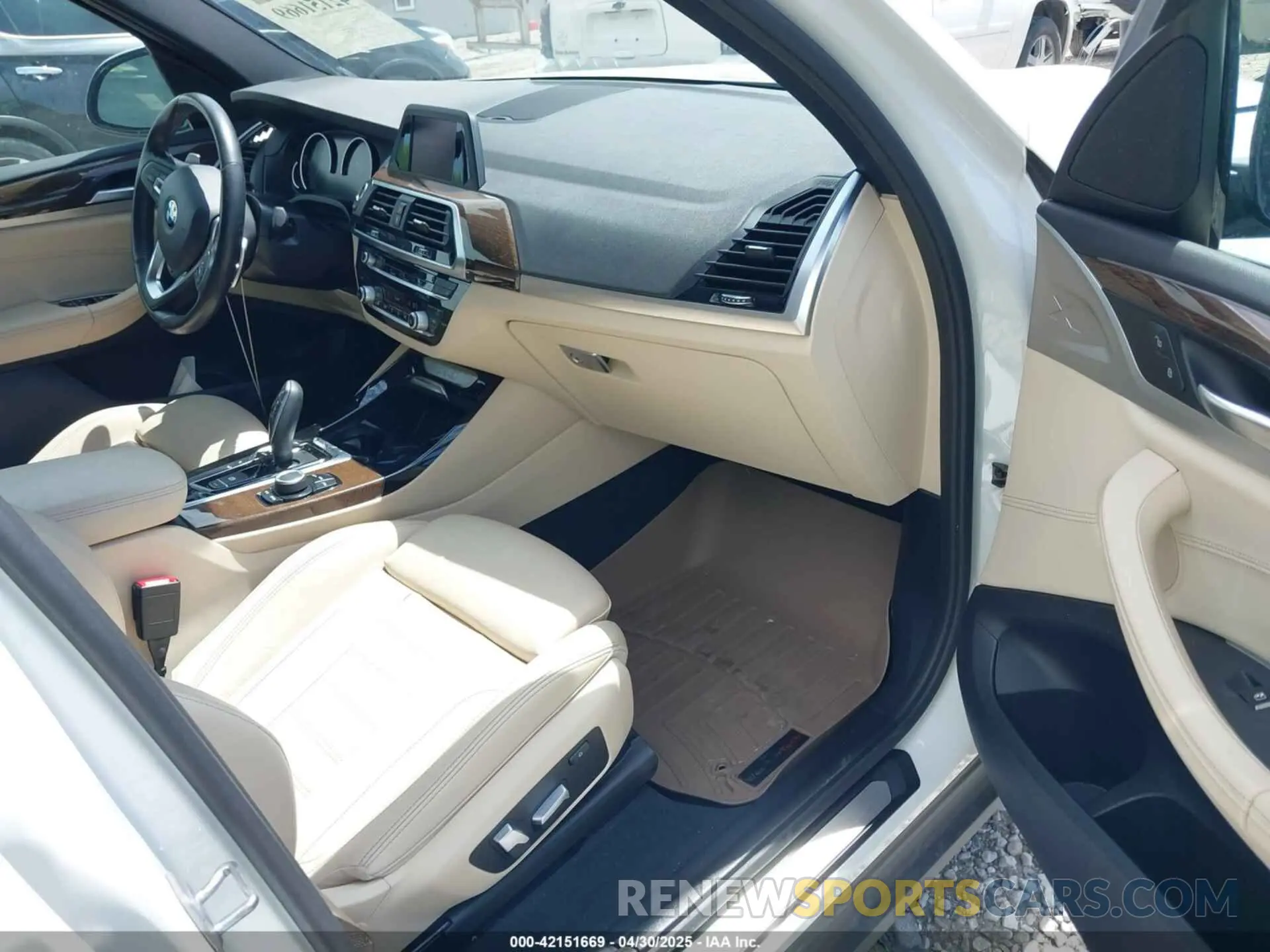 5 Photograph of a damaged car 5UXTR9C54KLP92216 BMW X3 2019