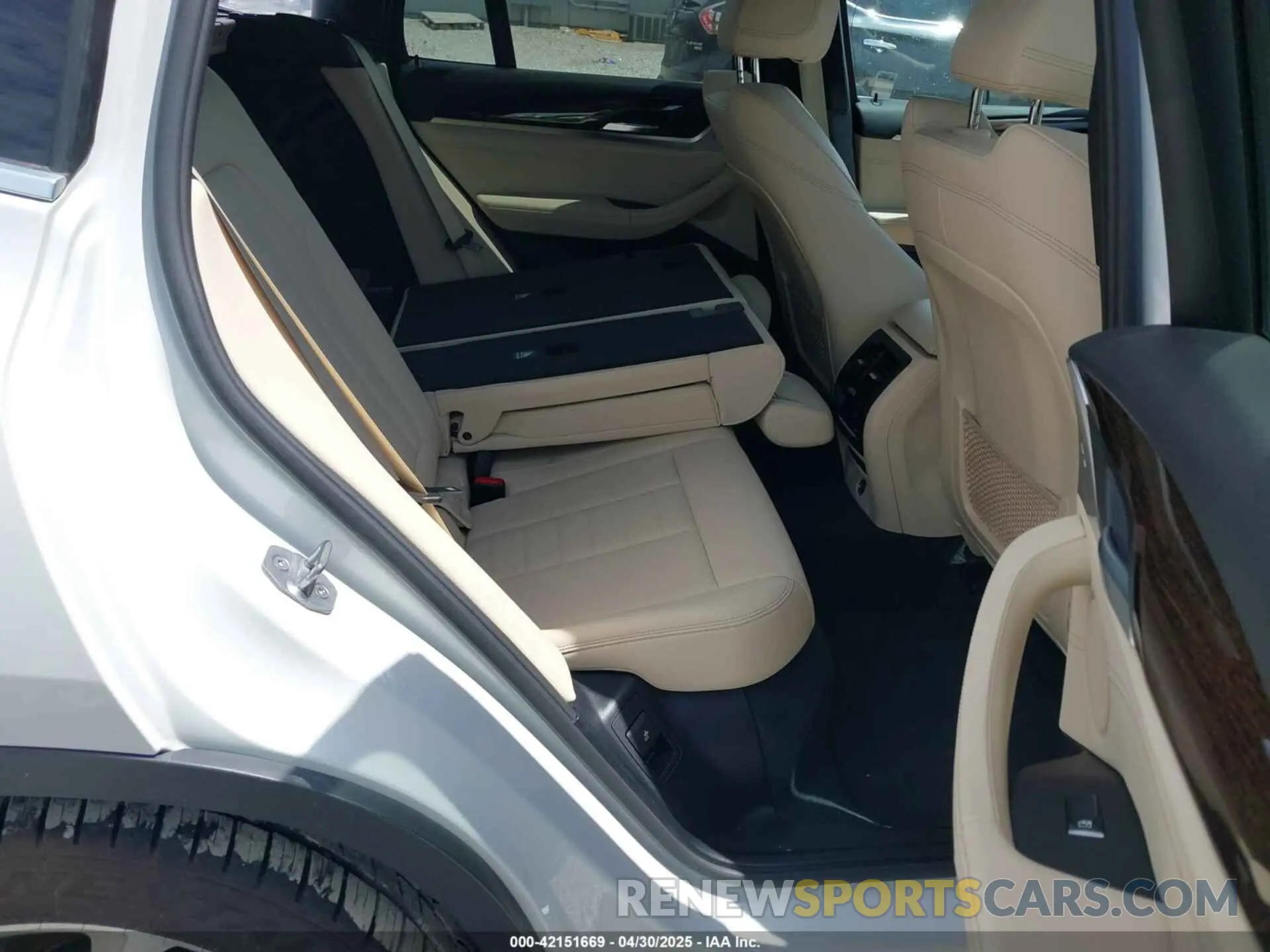 8 Photograph of a damaged car 5UXTR9C54KLP92216 BMW X3 2019