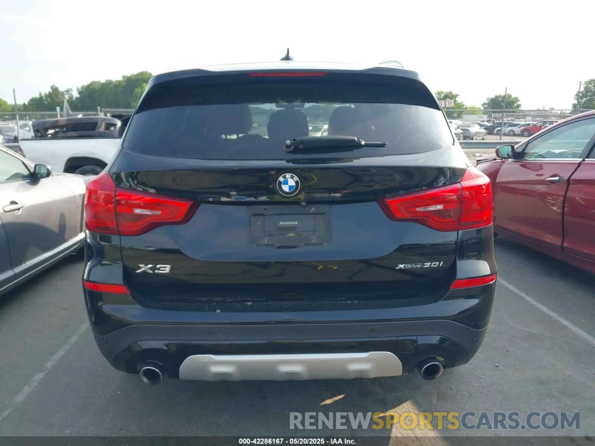 17 Photograph of a damaged car 5UXTR9C55KLE15302 BMW X3 2019