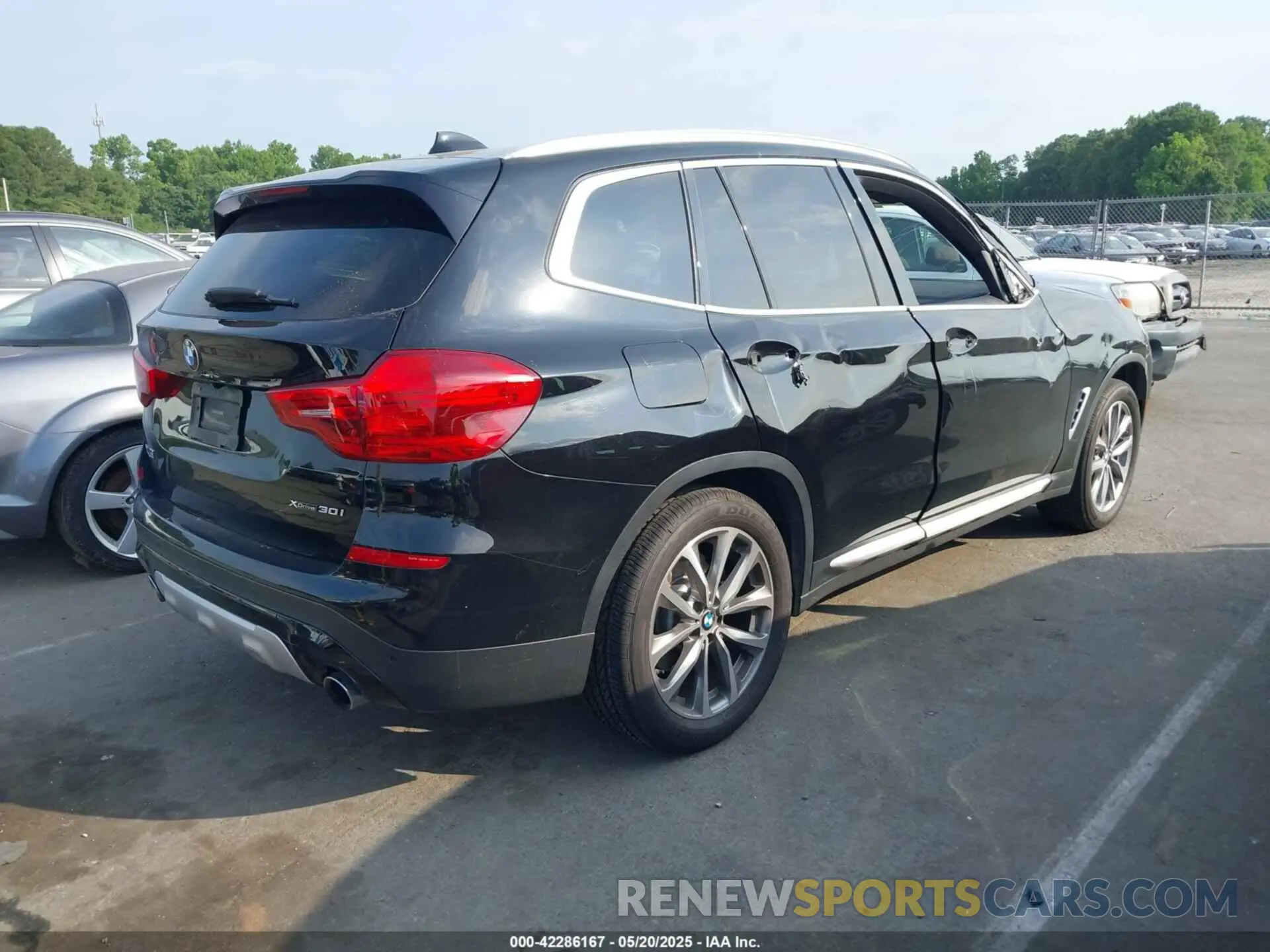 4 Photograph of a damaged car 5UXTR9C55KLE15302 BMW X3 2019