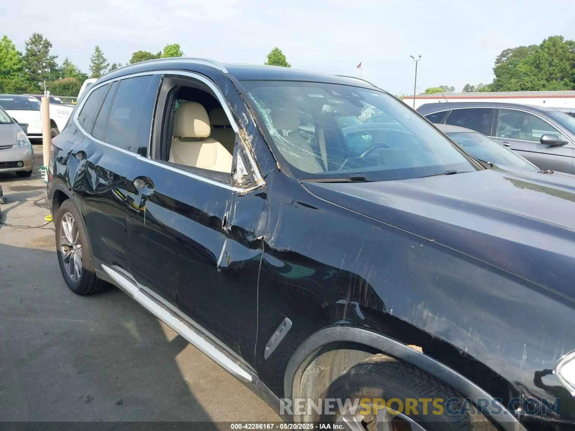 6 Photograph of a damaged car 5UXTR9C55KLE15302 BMW X3 2019