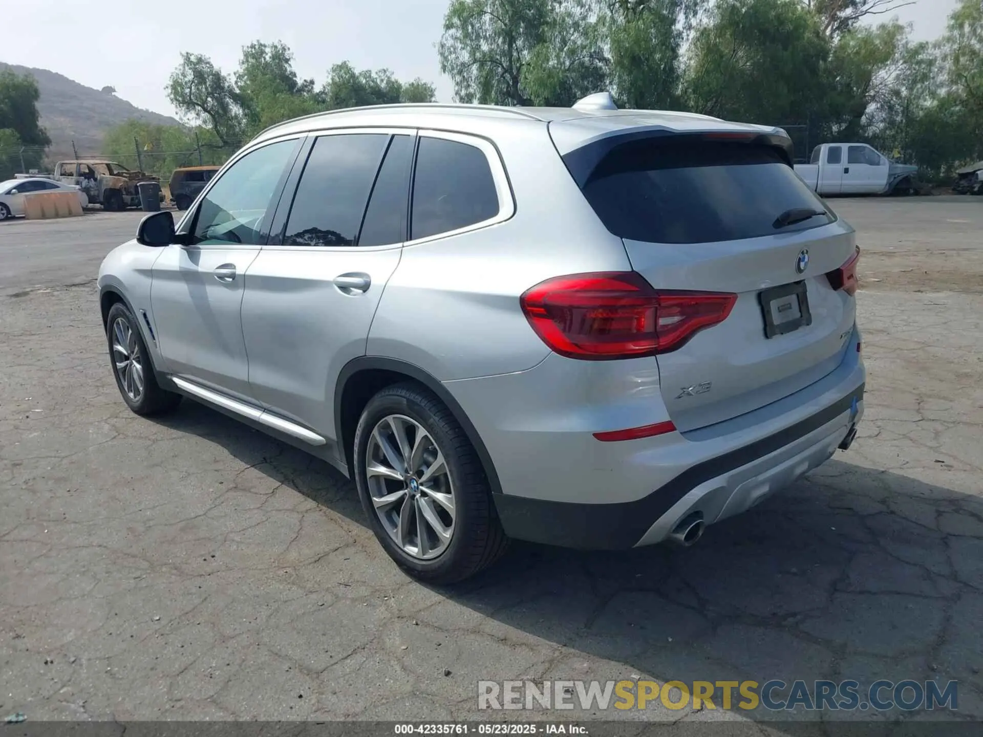 3 Photograph of a damaged car 5UXTR9C55KLP91754 BMW X3 2019