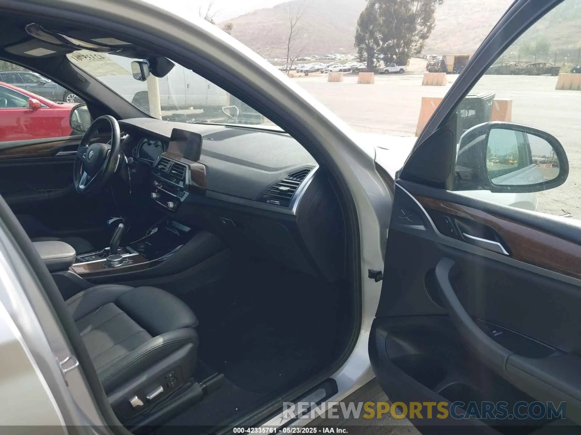 5 Photograph of a damaged car 5UXTR9C55KLP91754 BMW X3 2019