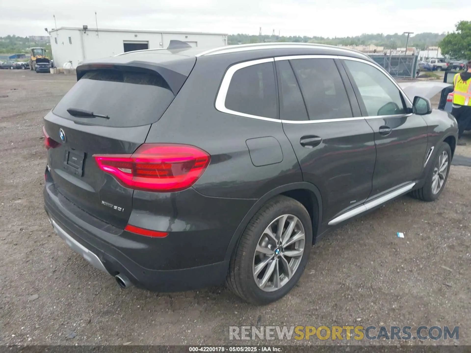 4 Photograph of a damaged car 5UXTR9C56KLD92631 BMW X3 2019