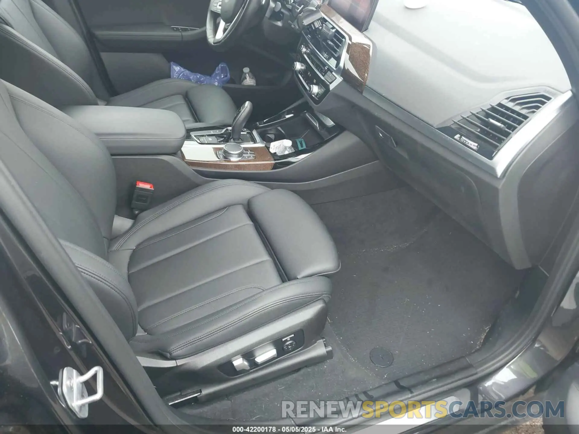 5 Photograph of a damaged car 5UXTR9C56KLD92631 BMW X3 2019