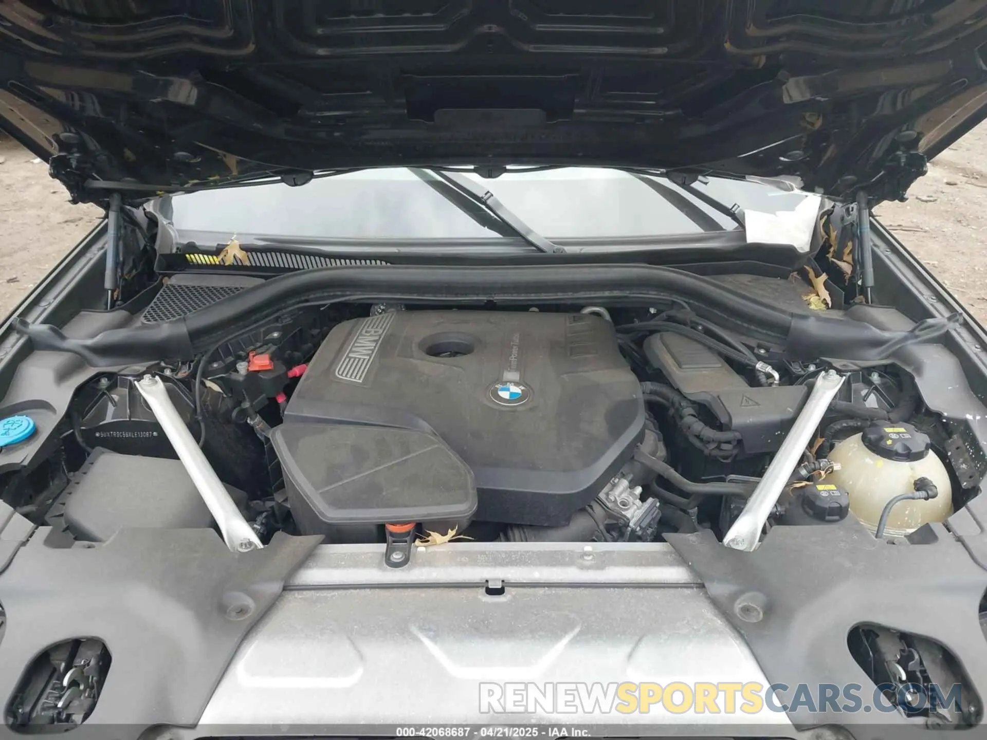 10 Photograph of a damaged car 5UXTR9C56KLE13087 BMW X3 2019
