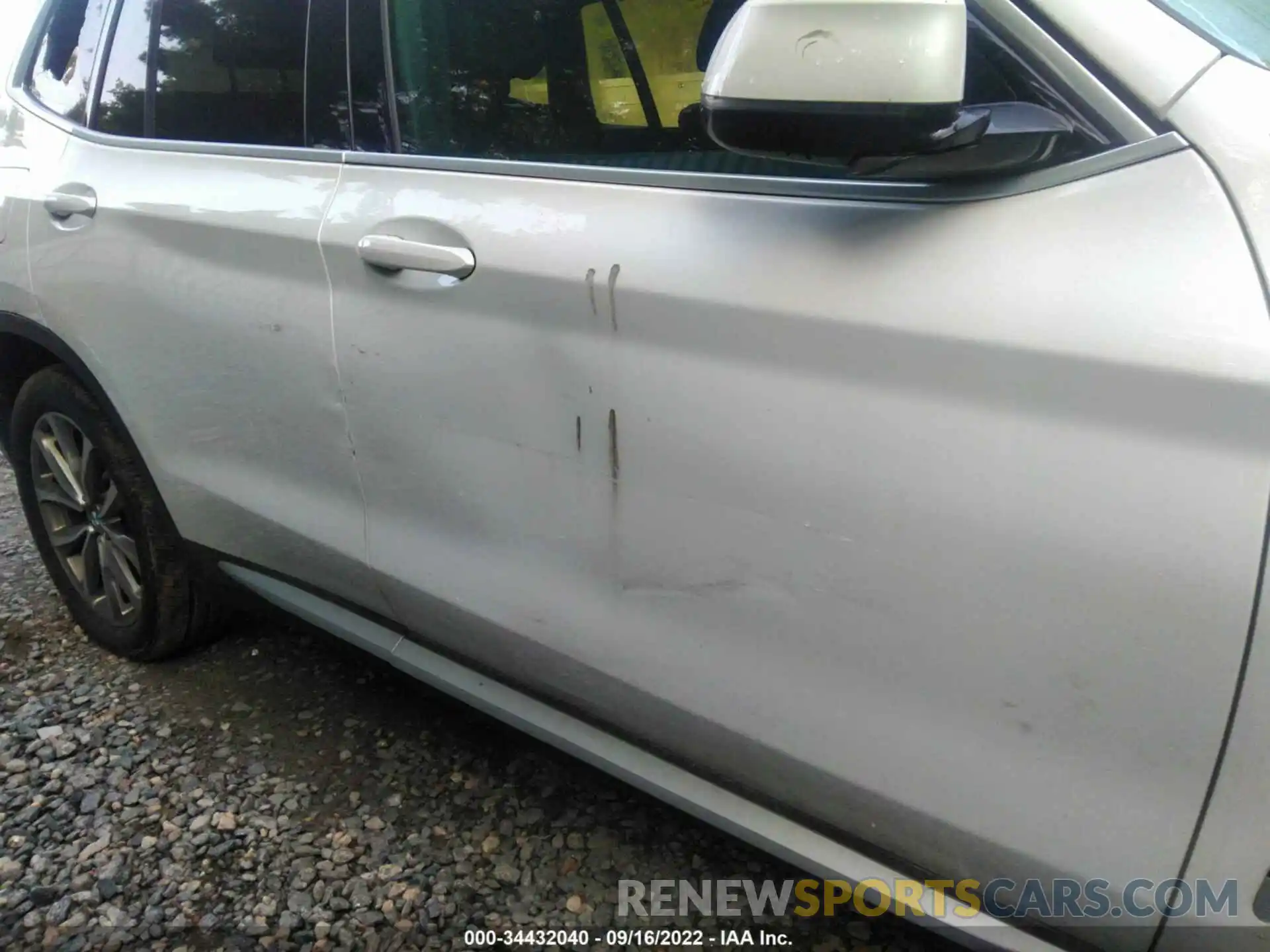 6 Photograph of a damaged car 5UXTR9C56KLP77457 BMW X3 2019