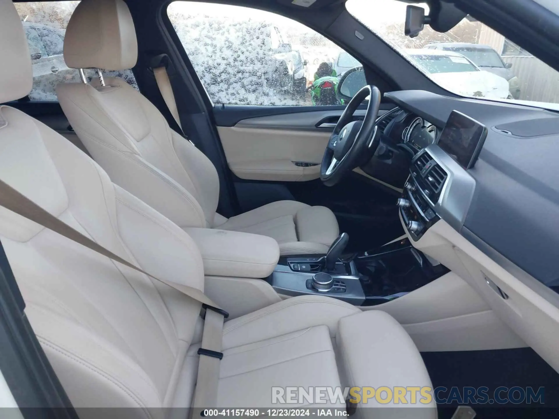 5 Photograph of a damaged car 5UXTR9C56KLP82299 BMW X3 2019