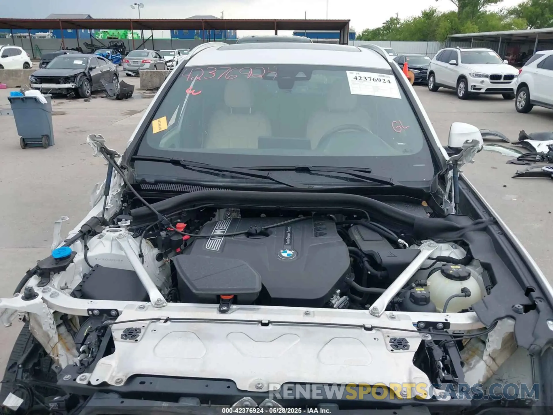 10 Photograph of a damaged car 5UXTR9C56KLP83808 BMW X3 2019
