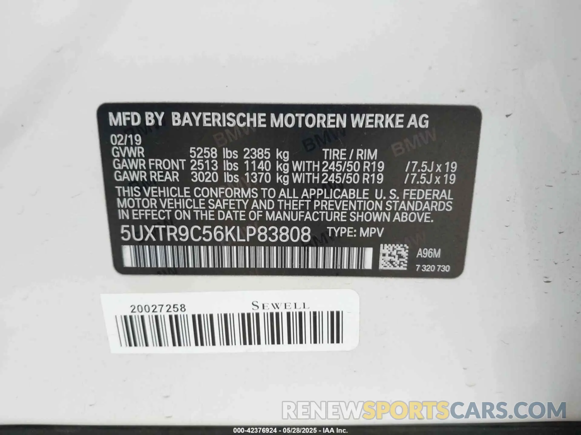 9 Photograph of a damaged car 5UXTR9C56KLP83808 BMW X3 2019