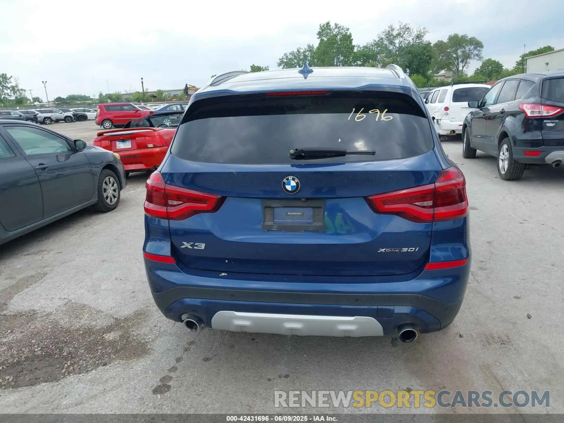 16 Photograph of a damaged car 5UXTR9C56KLP85347 BMW X3 2019