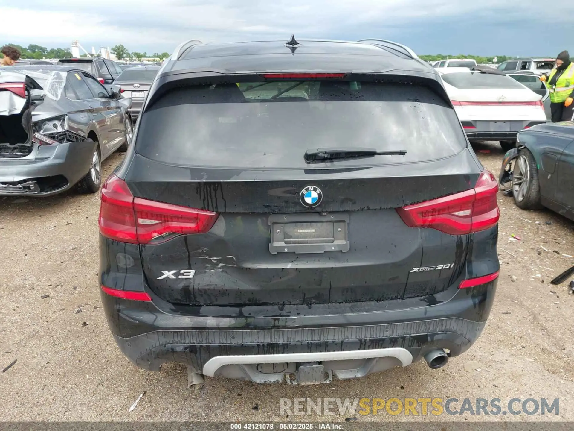 16 Photograph of a damaged car 5UXTR9C56KLP89852 BMW X3 2019