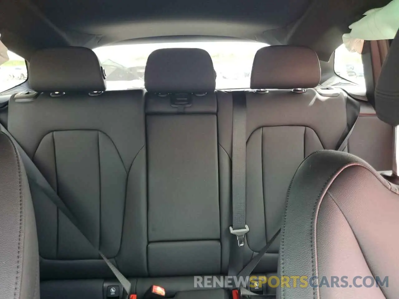 10 Photograph of a damaged car 5UXTR9C56KLP92122 BMW X3 2019
