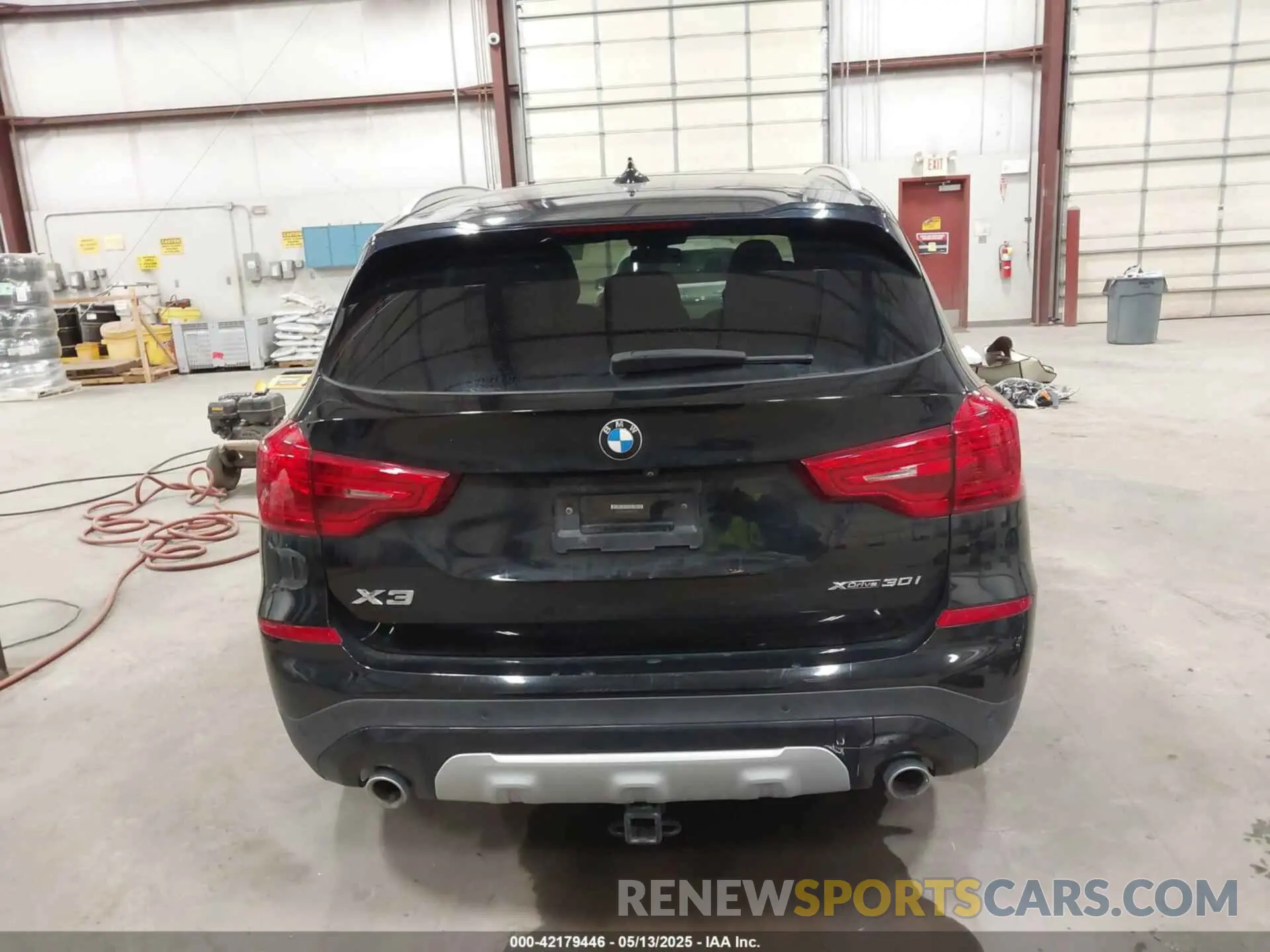 17 Photograph of a damaged car 5UXTR9C56KLP97112 BMW X3 2019