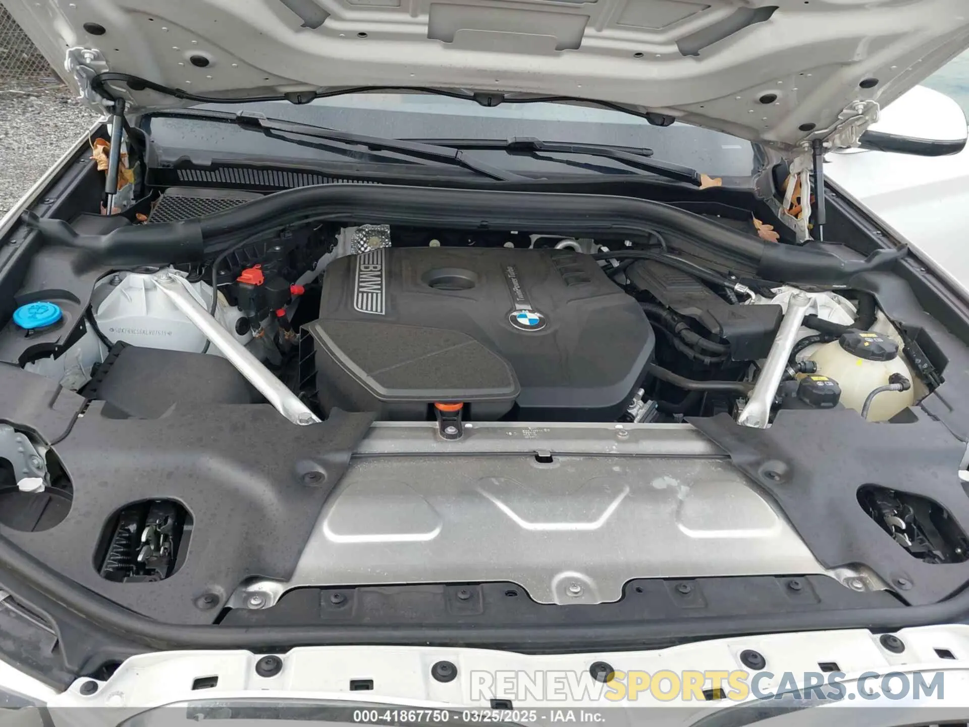 10 Photograph of a damaged car 5UXTR9C56KLR07639 BMW X3 2019
