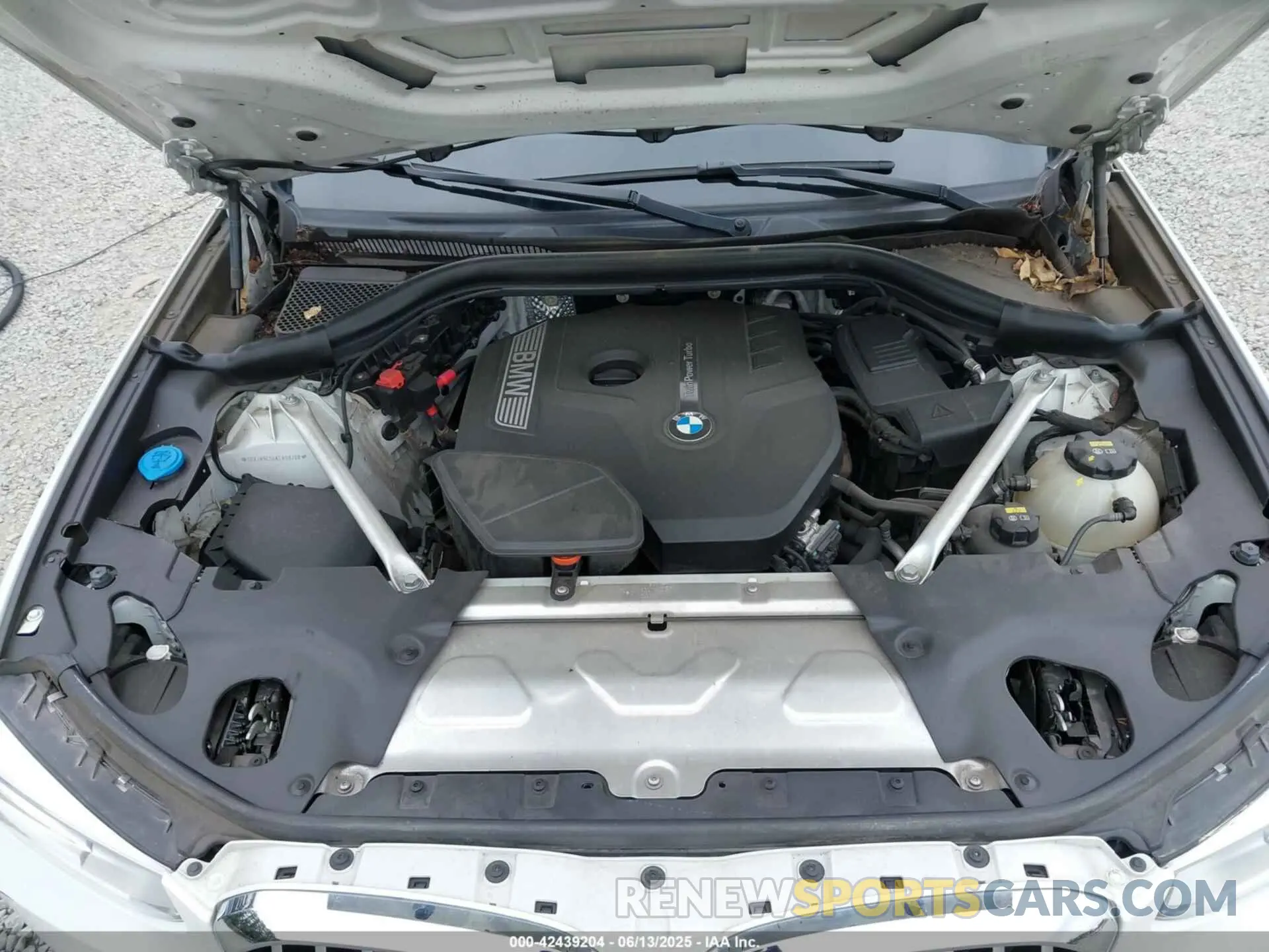 10 Photograph of a damaged car 5UXTR9C56KLR08208 BMW X3 2019