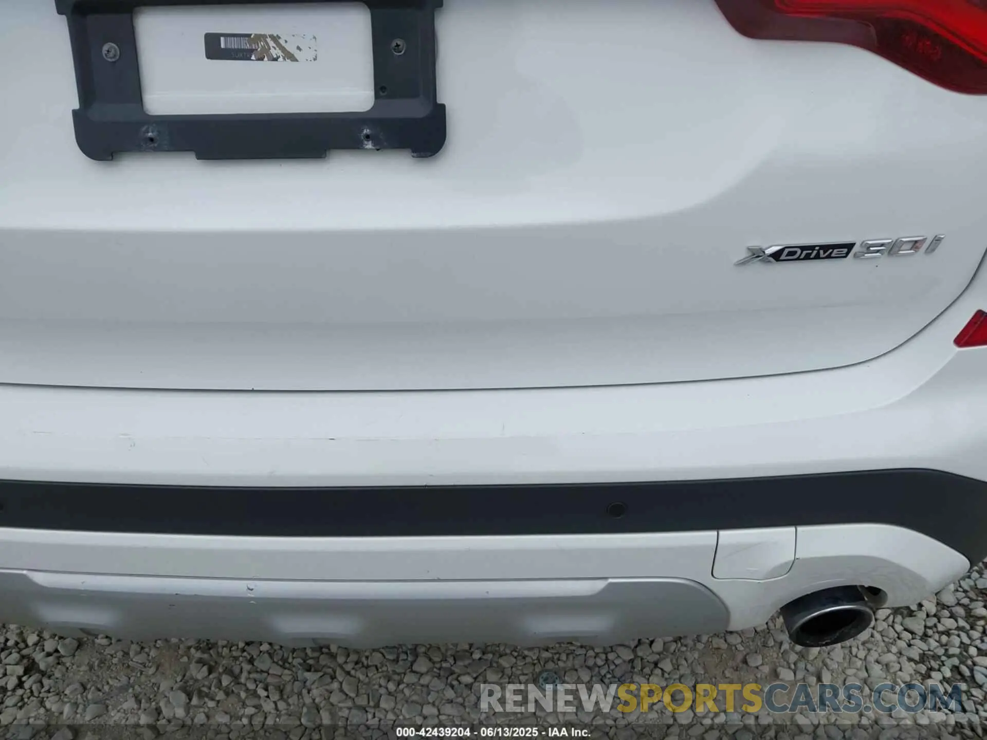 17 Photograph of a damaged car 5UXTR9C56KLR08208 BMW X3 2019