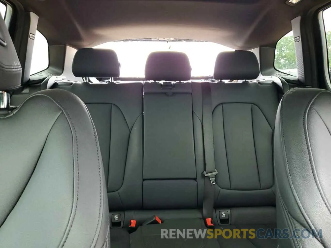 10 Photograph of a damaged car 5UXTR9C56KLR08676 BMW X3 2019