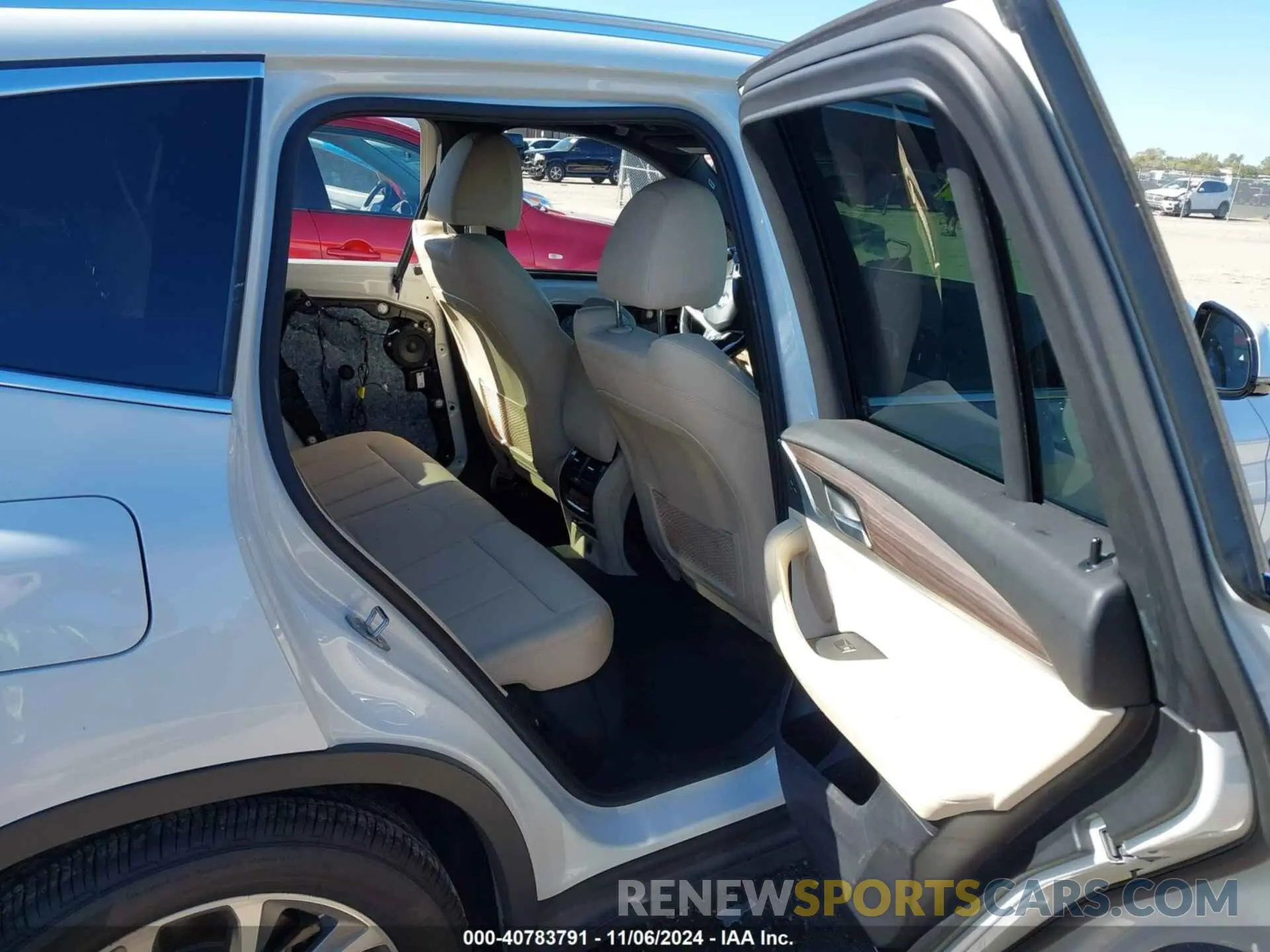 8 Photograph of a damaged car 5UXTR9C56KLR10184 BMW X3 2019
