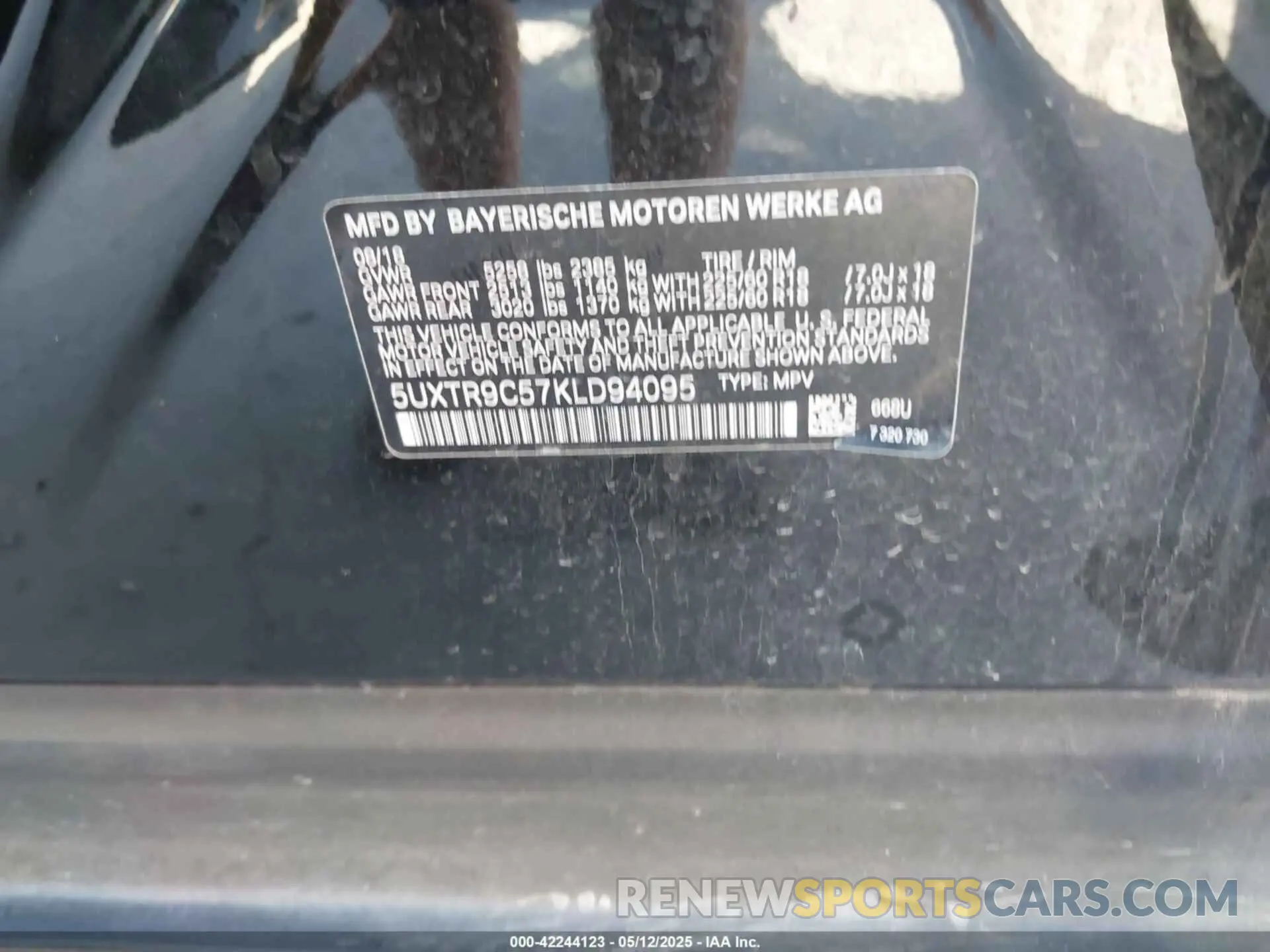 9 Photograph of a damaged car 5UXTR9C57KLD94095 BMW X3 2019