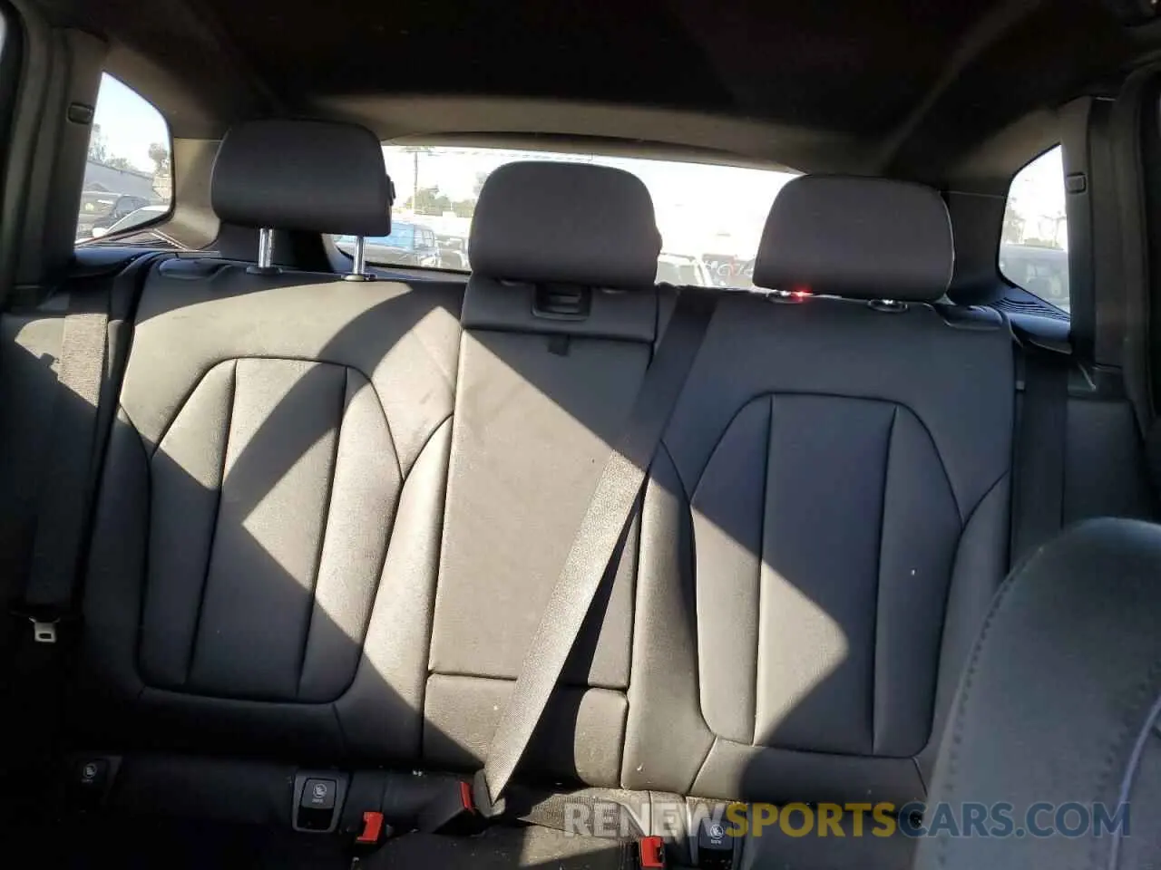 10 Photograph of a damaged car 5UXTR9C57KLE17438 BMW X3 2019