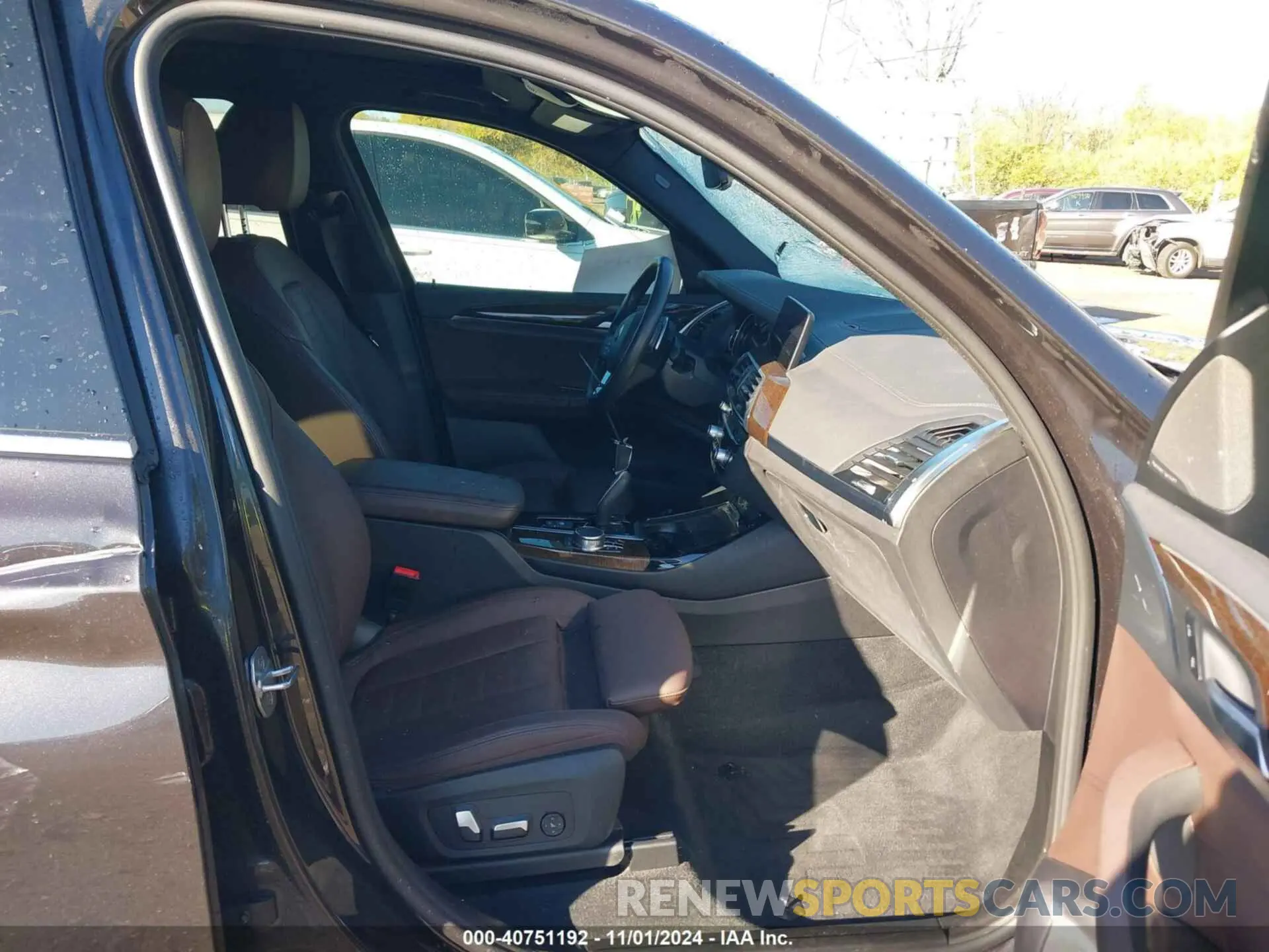 5 Photograph of a damaged car 5UXTR9C57KLE17830 BMW X3 2019