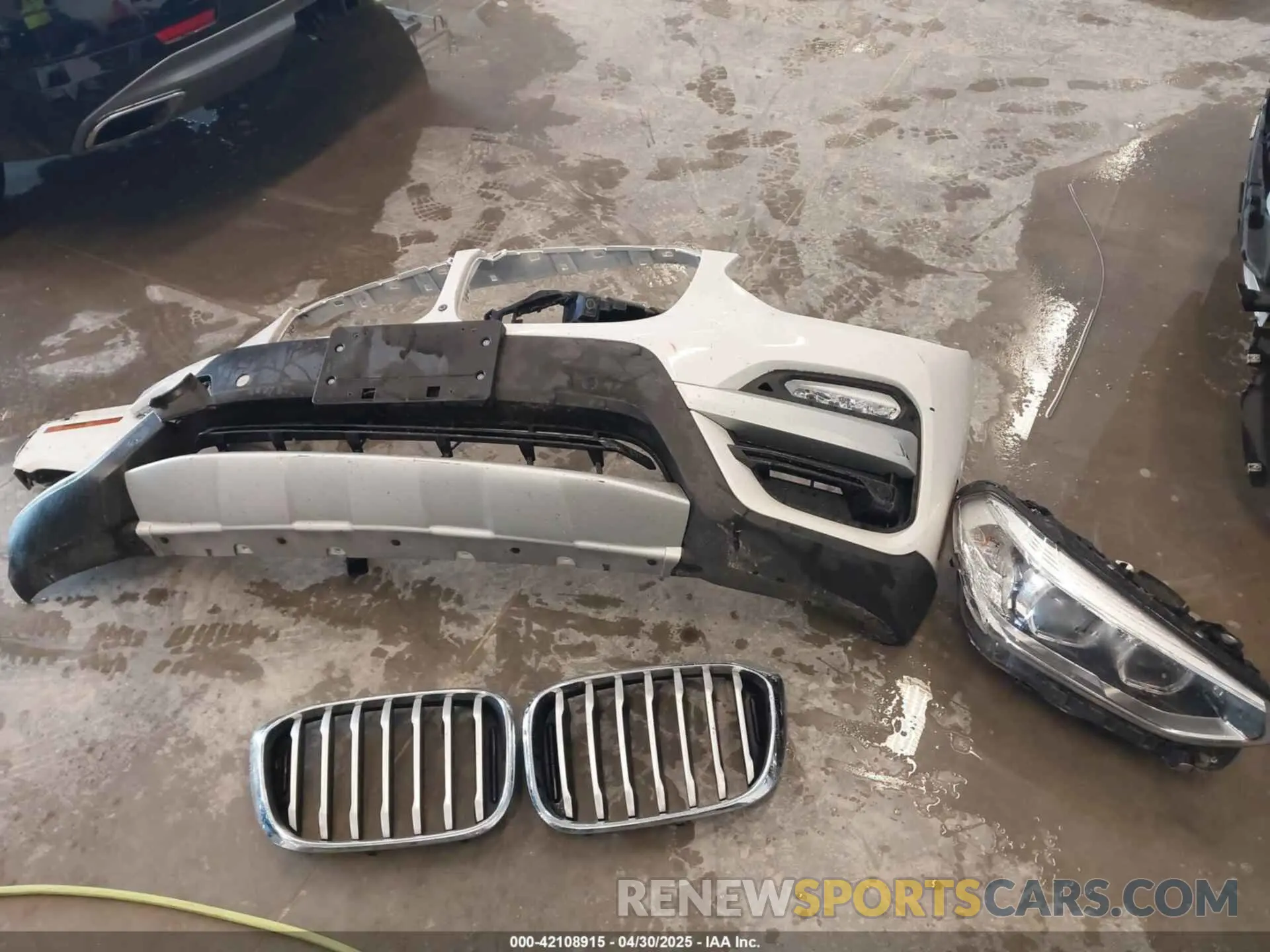12 Photograph of a damaged car 5UXTR9C57KLP85888 BMW X3 2019