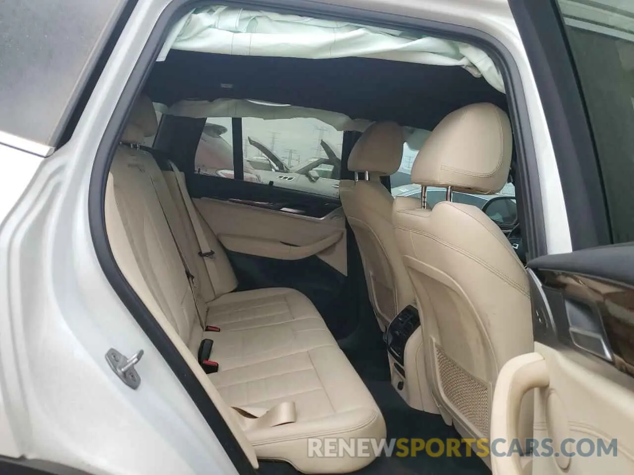 10 Photograph of a damaged car 5UXTR9C57KLP89052 BMW X3 2019