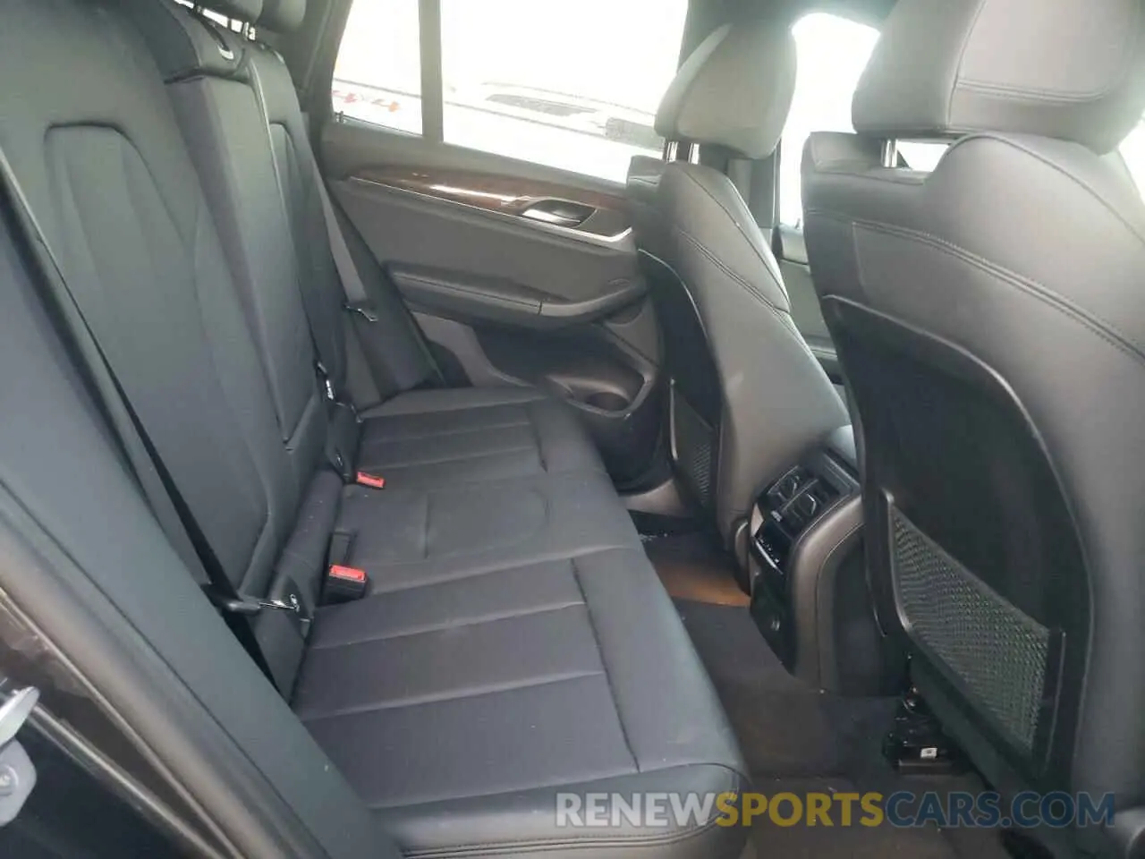 10 Photograph of a damaged car 5UXTR9C57KLP91755 BMW X3 2019