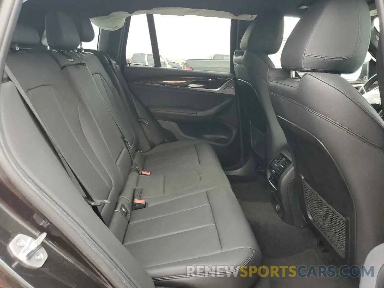 10 Photograph of a damaged car 5UXTR9C57KLP95563 BMW X3 2019